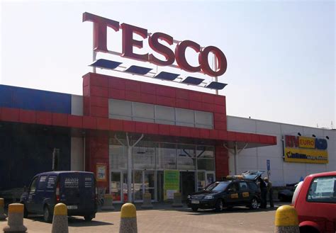 Tesco likwiduje sklepy w Polsce Co dalej z Brytyjską siecią Biuro