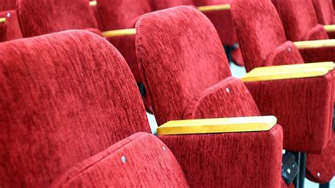 Doi tineri suceveni surprinși când făceau sex într un cinematograf Antena CNN