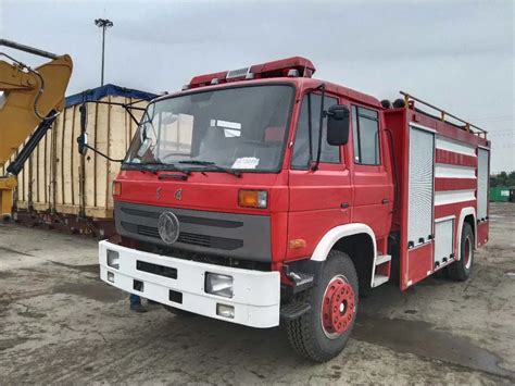 Dongfeng DFAC 6 Wheels Cummins Engine 8cbm 8000liters Water Tanker Fire