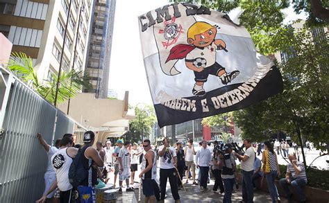 Protesto Da Torcida Do Corinthians 20 03 2018 Esporte Fotografia