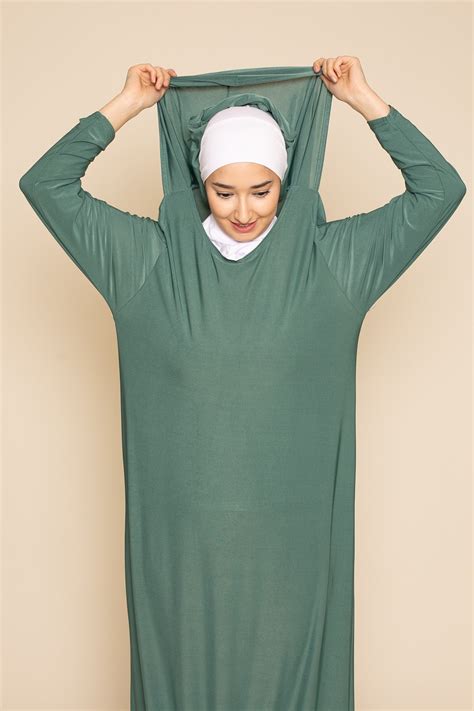 Robe de prière hijab intégré vert sauge