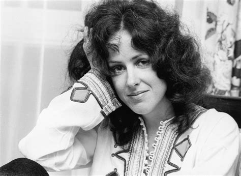 Why Jefferson Airplanes Grace Slick Said She Couldnt Stand To Watch