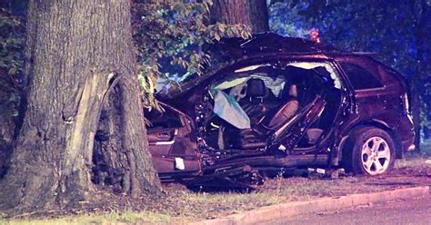 Woman Dead Man Hospitalized After Car Crashes Into Tree In South