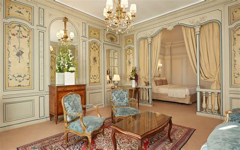 Hotel Raphael Paris ***** | 5 star hotels in paris france | Suites