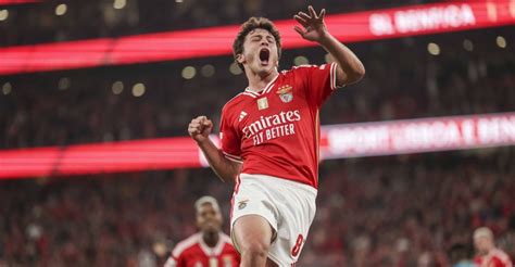 VIRA O DISCO E TOCA O MESMO JOÃO NEVES VOLTA A ORGULHAR BENFICA E