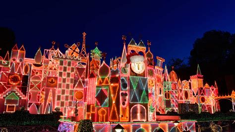 BREAKING: "it's a small world" Holiday Now Open at Disneyland Park ...