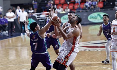 Jois Steps Up Big Despite Busted Shoe Boosts Batang Pier Asiaeurope