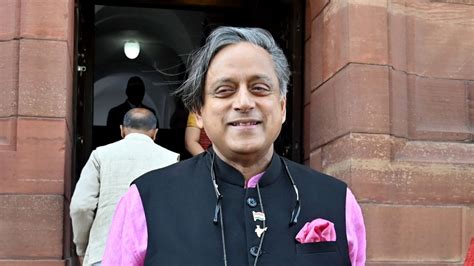 Man Brings Oxford Dictionary To Event Attended By Shashi Tharoor In ...