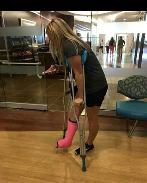 Leg Cast Foot Injury Crutches Feet Body Women Flickr Gypsum Crutch