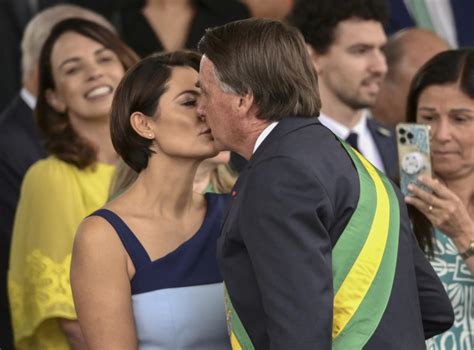 Governo Bolsonaro Decreta Sigilo De Anos Em Visitas A Michelle