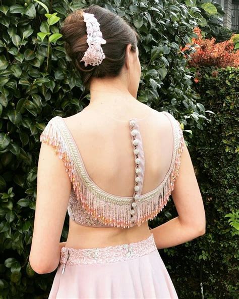 Super Stylish Backless Blouse Designs To Flaunt That Sexy Back