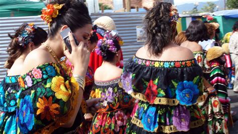 Los Trajes Típicos De Chiapas México