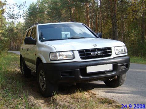 Opel Frontera Photos