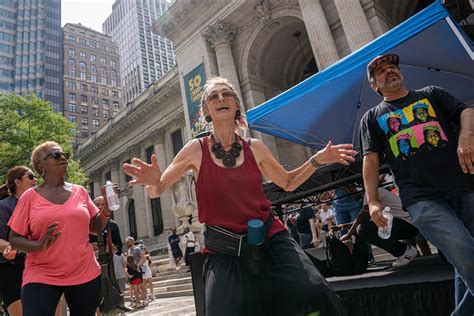 Orgullo De Barrio En El Bronx De Nueva York Por El Aniversario De La