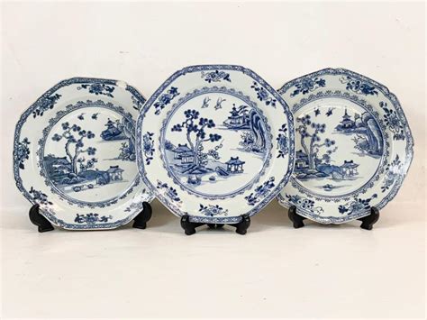 Bid Now 3 Matching 18th Century Chinese Blue And White Porcelain