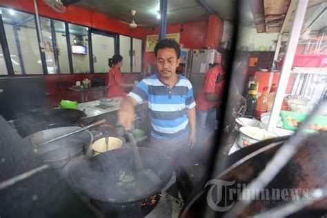 Kawasan Sentra Kuliner Senayan Siap Berpindah Foto