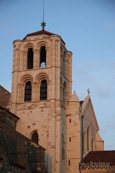 Façade de la basilique sainte marie madeleine de vézelay wall