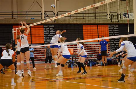 Hawks Volleyball Opens Season Posting One Set Win Hilbert College