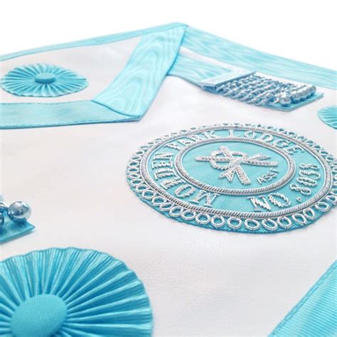 Masonic Craft Master Masons Apron With Badge