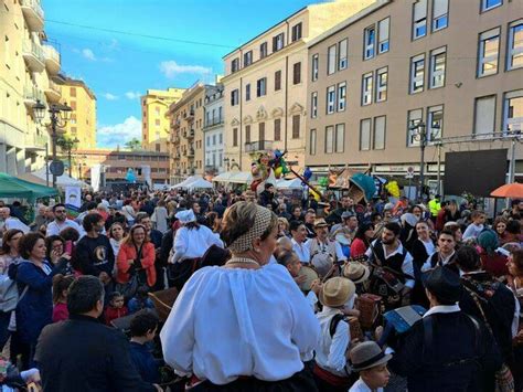 Velletri Inaugurata La Festa Delluva E Dei Vini Sfilata Da