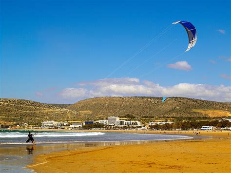 Kite surfing on the beach, Agadir, … – License image – 70261043 lookphotos