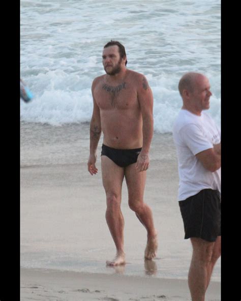 Foto Otto Se Refresca Em Praia Do Rio De Janeiro Purepeople