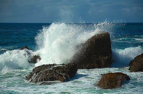 Waves Crashing Over Laguna Rocks By Johnboy53 Ondas Pinturas Foto