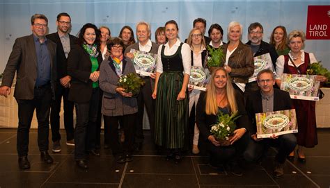 Zeichen F R Artenvielfalt F Nf Neue Natur Im Garten Plaketten In Den