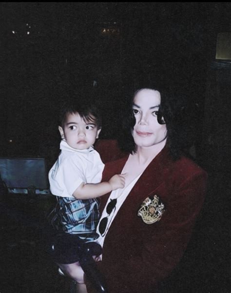 Michael And Baby Blanket Michael Jackson Photo 36685636 Fanpop