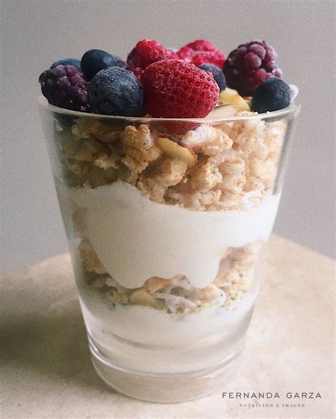 Yogurt Griego Con Frutos Rojos Yogurt Oatmeal Breakfast Food Greek