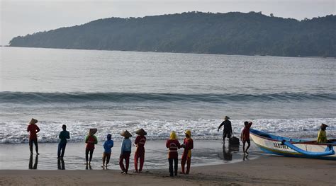 Jadi Wisata Pantai Favorit Di Jawa Barat Ini 3 Daya Tarik Utama Dari