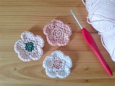 Comment Crocheter Des Fleurs Le Tuto Facile De La Fleur En Crochet