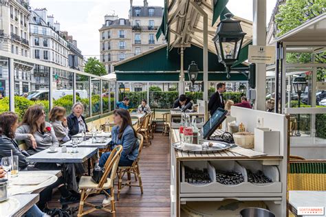 Les Deux Magots café mythique de Saint Germain des Près à Paris