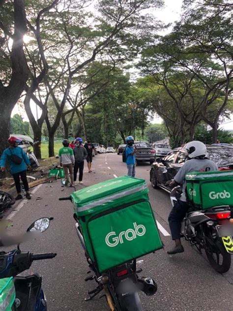 Ngeri Rider Grab Food Maut Dirempuh Honda Civic Terbabas Wapcar