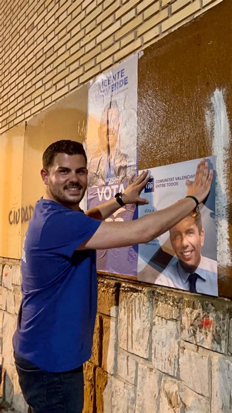 Fotogalería de la pegada de carteles de las Elecciones Municipales 2023