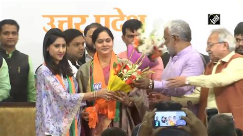 Rebel Congress Mla Aditi Singh Bsp Mla Vandana Singh Join Bjp