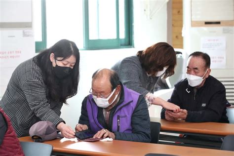 인천 동구 송현1ㆍ2동 주민자치회 어르신 스마트폰 활용 교육 뉴스피크