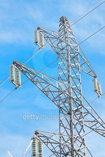 Frosted electricity pylon detail insulator on sunny winters day 이미지