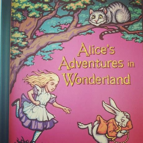 Alice s Adventures in Wonderland A Pop up Adaptation לואיס קרול