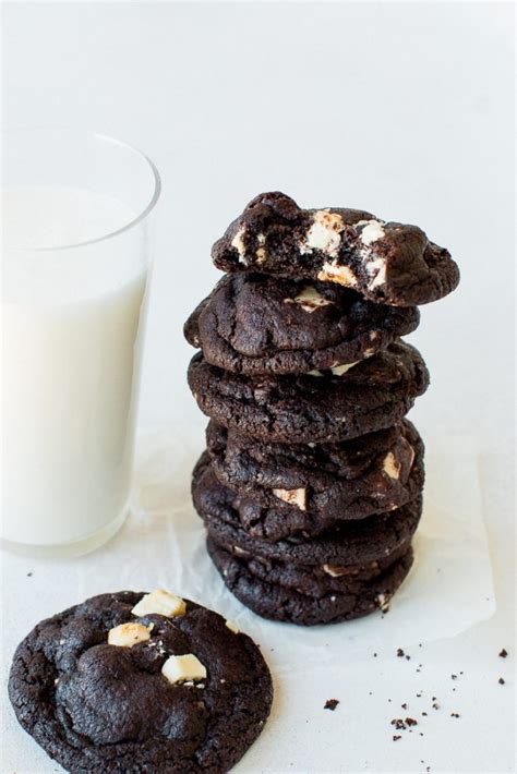 Chocolate Cookies With White Chocolate Chips - Pretty. Simple. Sweet.