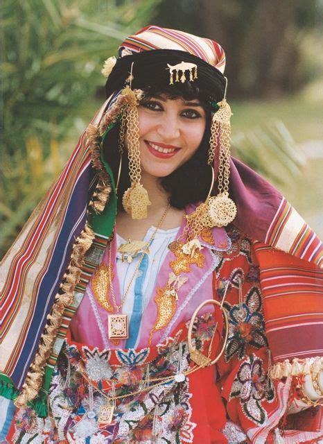 Africa | Portrait of a young woman from northeastern Tunisia ...