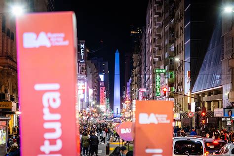 Disfrutá de un finde increíble en Calle Corrientes Buenos Aires