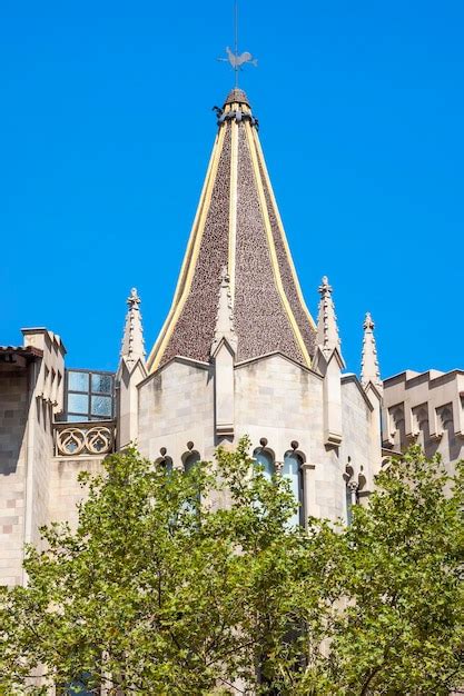 Premium Photo | Architecture on the passeig de gracia in barcelona