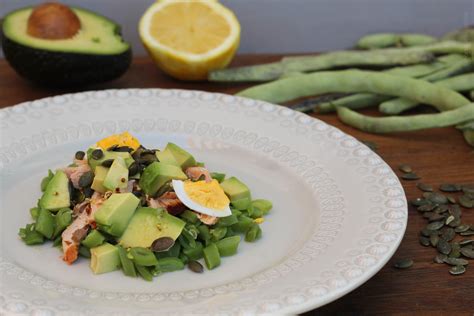 Salada Fria De Salm O E Abacate Da Horta Para A Cozinha