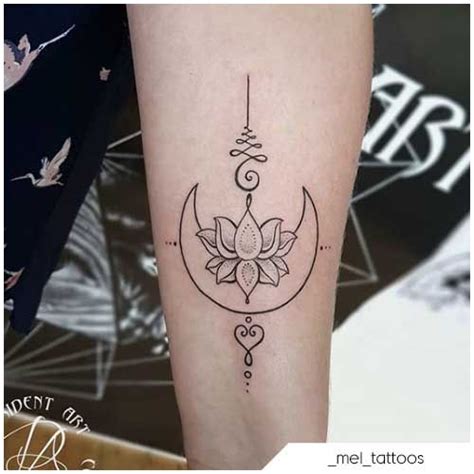 Tatuaggio Fiore Di Loto Con La Luna Lotus Flower Tattoo With The Moon