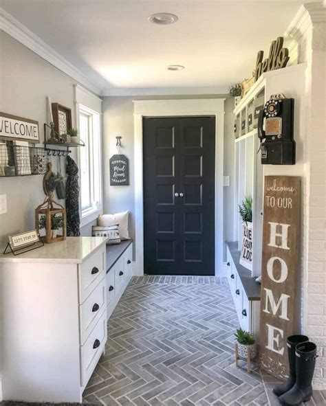 Farmhouse Mudroom With White Lockers Soul Lane