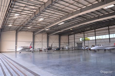 Two Sq Ft Hangars Superb Facilities Rent This Location On