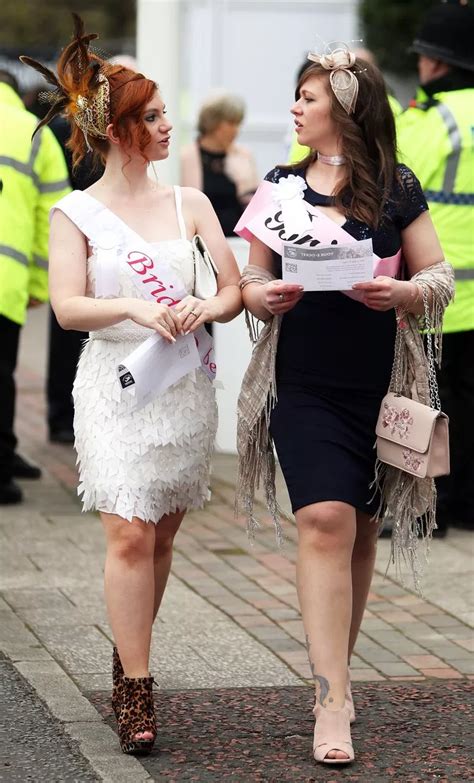 Best Dressed Aintree Ladies Day 2017 Female Racegoers Don Their Most