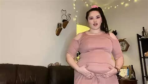 BBW thicccollegegirl Kühlschrank Überfall plus aufstoßen xHamster