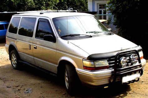Chrysler Voyager I (ES) - Car info guide